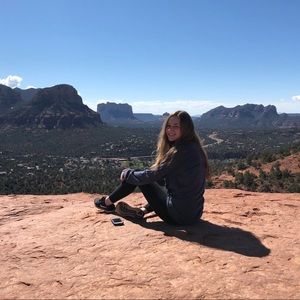 Meet your Posher, Claire